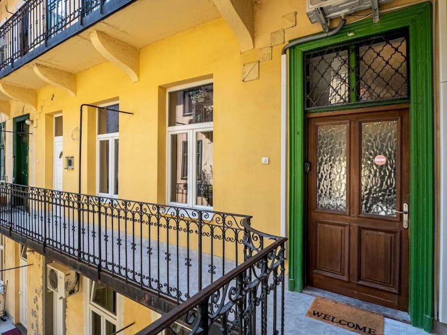 Mexicopo Apartment With Garage Будапеща Екстериор снимка